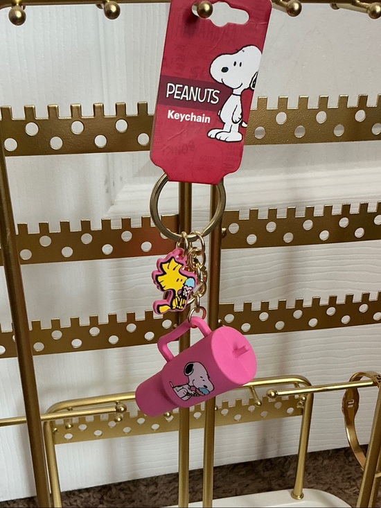 Peanuts Accessories - Peanuts Pink Snoopy & Woodstock Keychain Charm